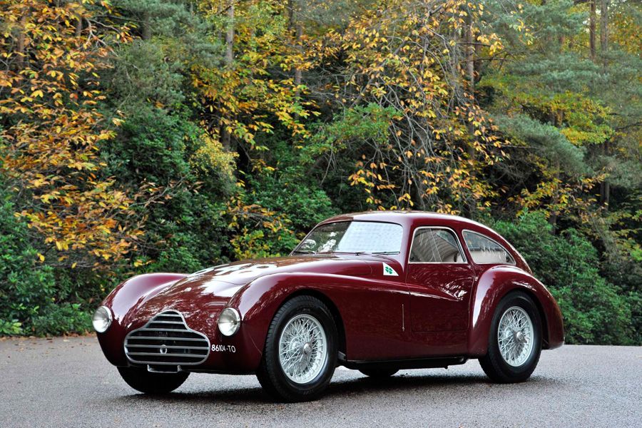 Alfa Romeo 6C Competizione Coupé setting hearts racing at Rétromobile