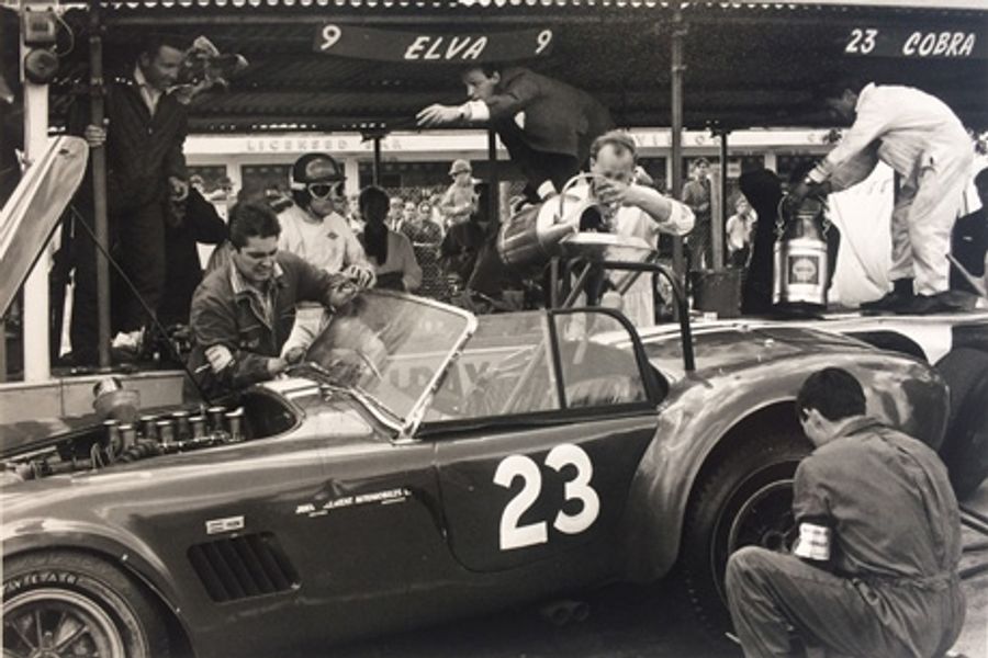 Fiskens team preparing for Rétromobile!
