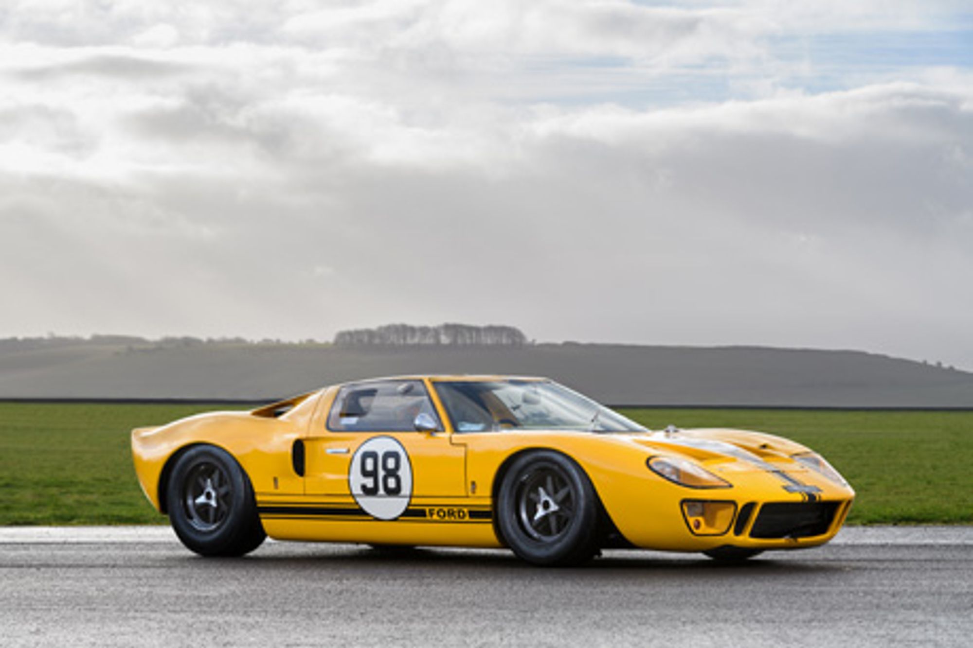 GT40 Escapes the Mews for a Quick Spin!