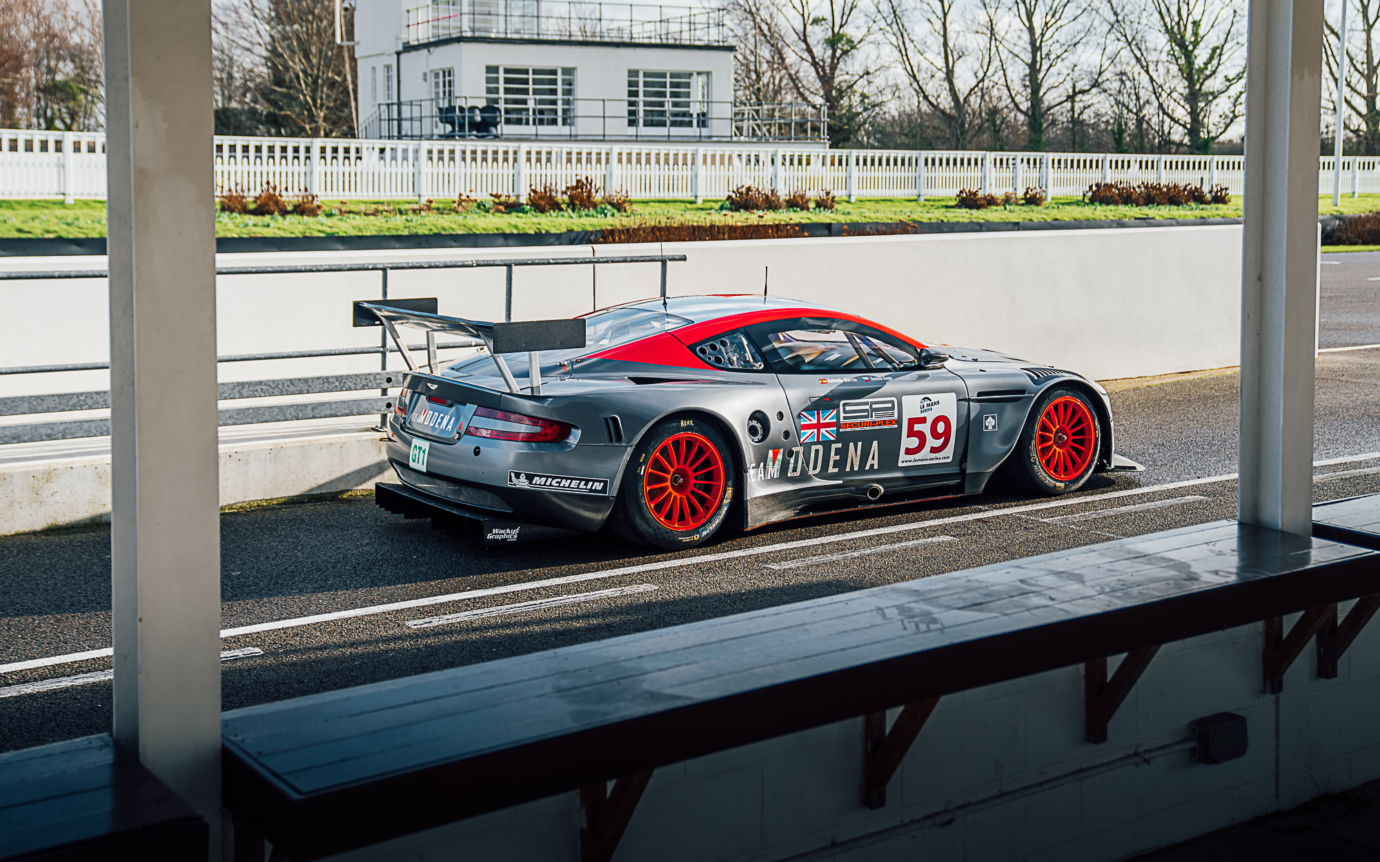 Ｓｐａｒｋ１／４３　アストン・マーティン　ＤＢＲ９　２００５年プレゼンテーション Spark 1/43 Aston Martin DBR9 Presentation Car 2005 #59 from